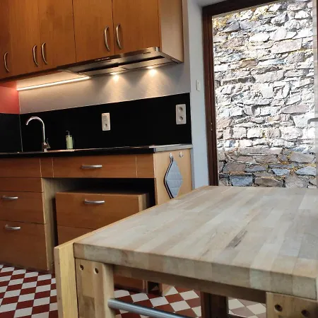 Le Genet Fleuri Nyaraló *