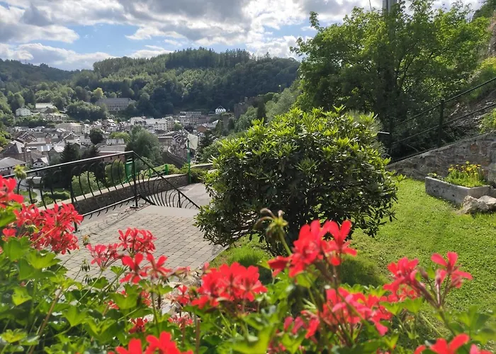 Le Genet Fleuri * לה רושה - אן - ארדן